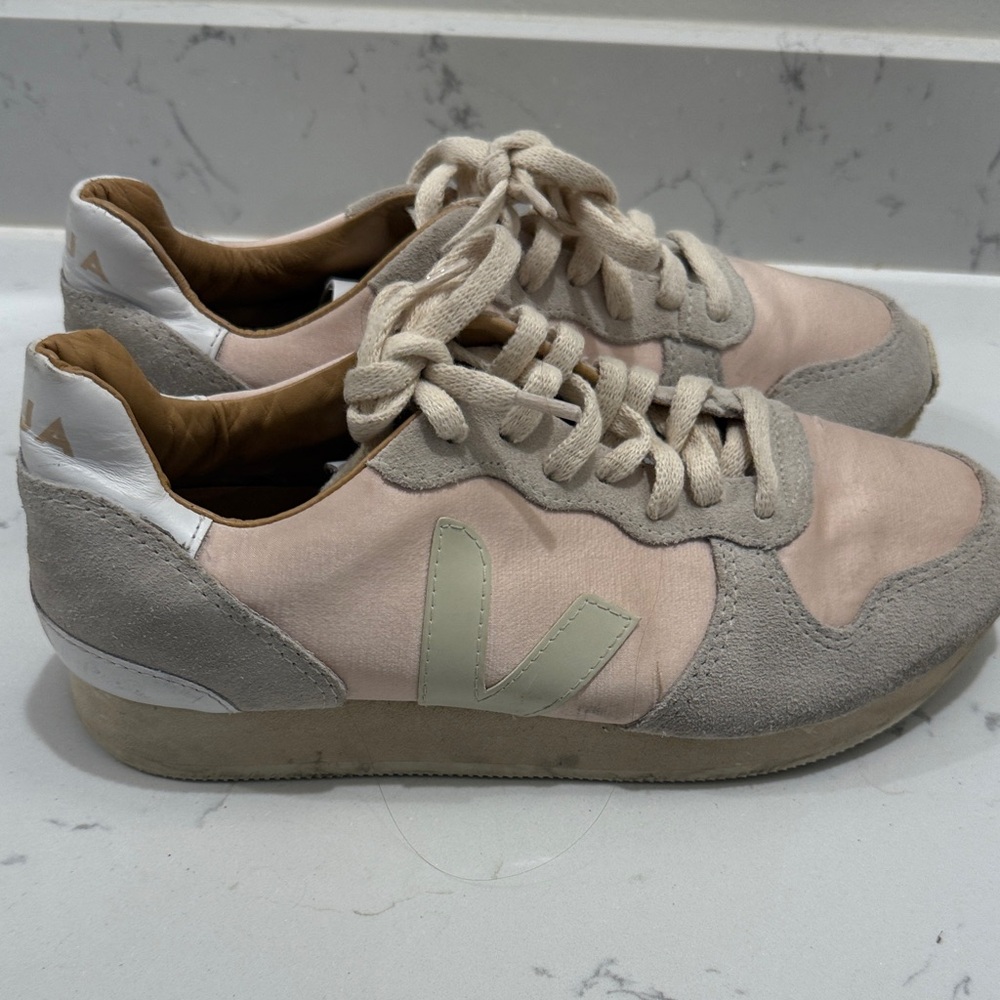 Veja Women's Badtille Blush and Light Gray Sneakers